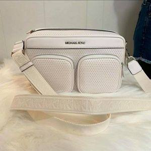 MICHAEL KORS HANOVER LG EW CROSSBODY